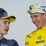 Jonas Vingegaard (à gauche) et Tadej Pogacar avaient reconnu avoir recours au monoxyde de carbone lors du Tour de France 2024 (archives). KEYSTONE/AP/JEROME DELAY